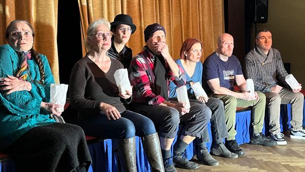Märchenhaft, Düster, Anders - "Ex Tempore" lud zu einer Märchenstunde ins Theater